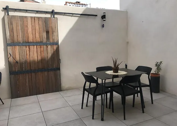 Agreable Maison De Village Avec Garage & Terrasse Lespignan